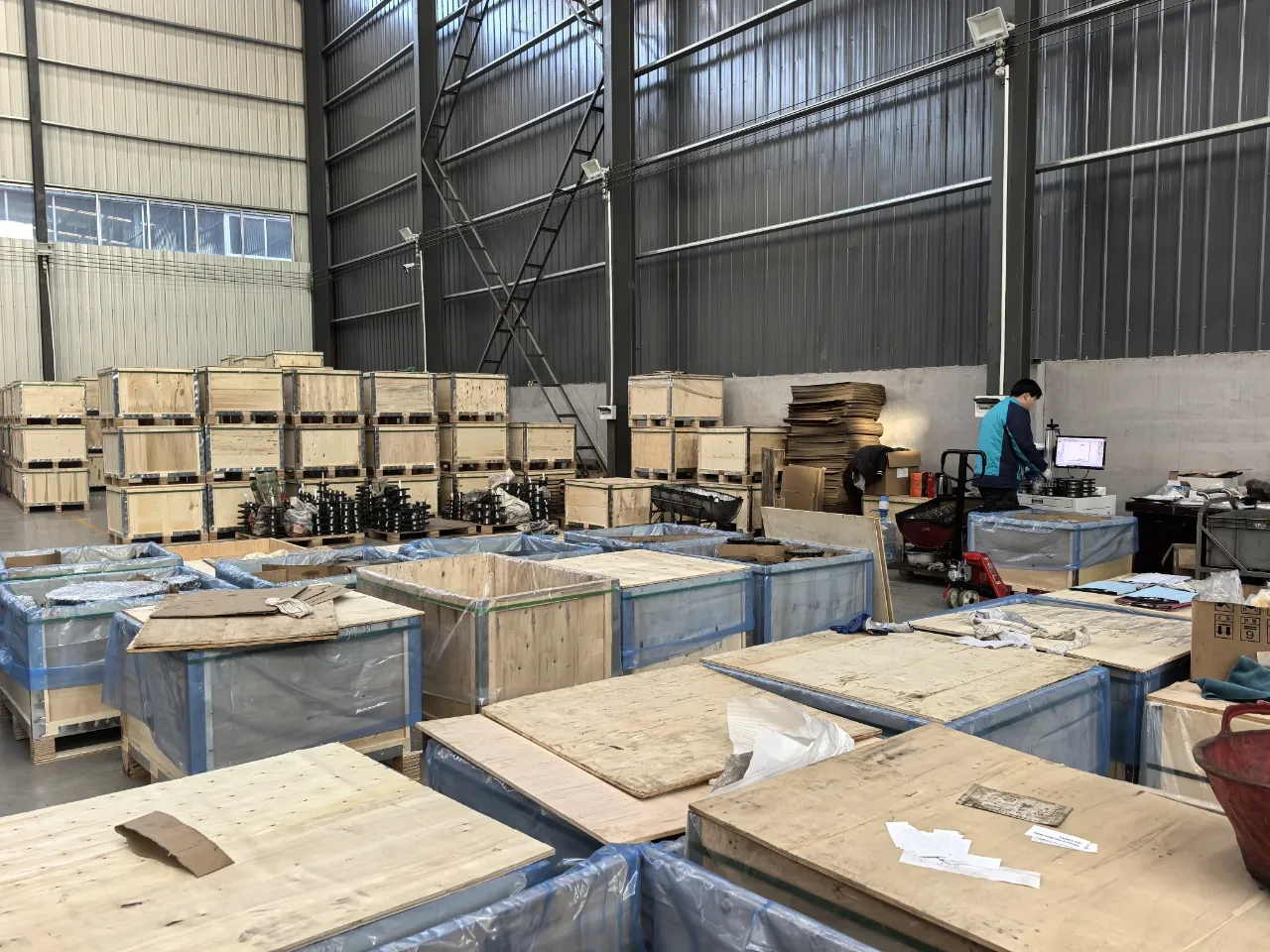 Export-ready sprocket chain packaging with documentation for international shipment